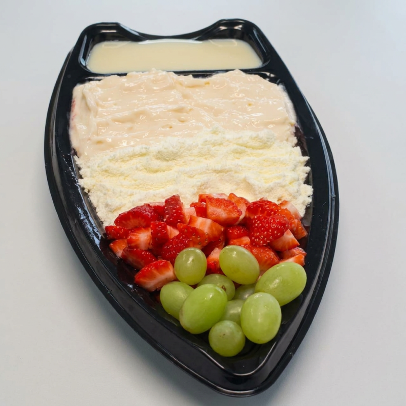 Monte do seu jeito. Vai forrada de açaí com aproximadamente 400ml com 5 complementos GRÁTIS a sua escolha! (Os complementos líquidos podem se misturar com os demais)
