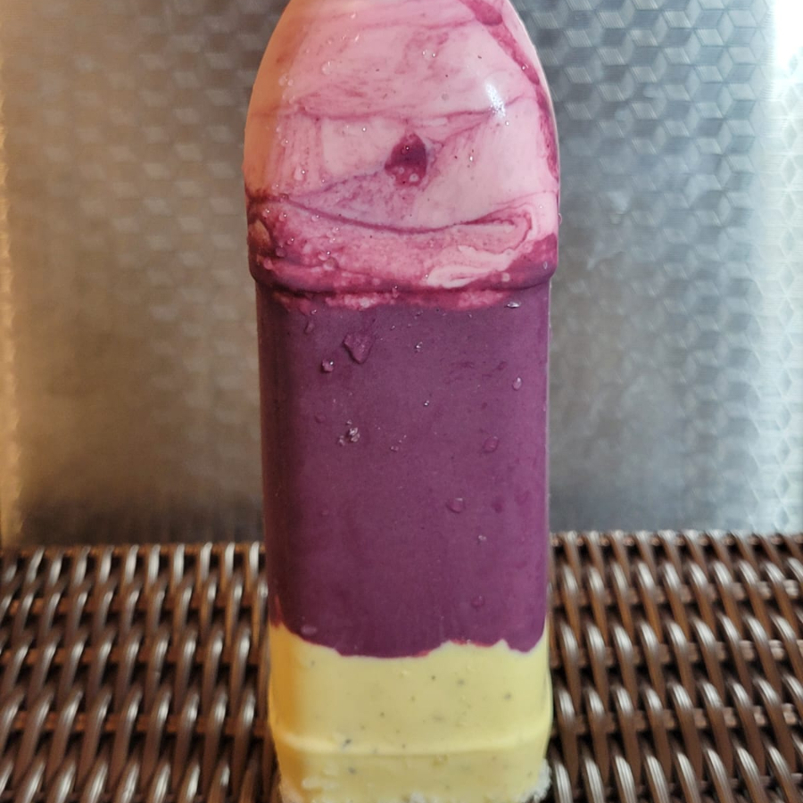 Açai batido com mousse de morango e maracuja com muito leite condensado
