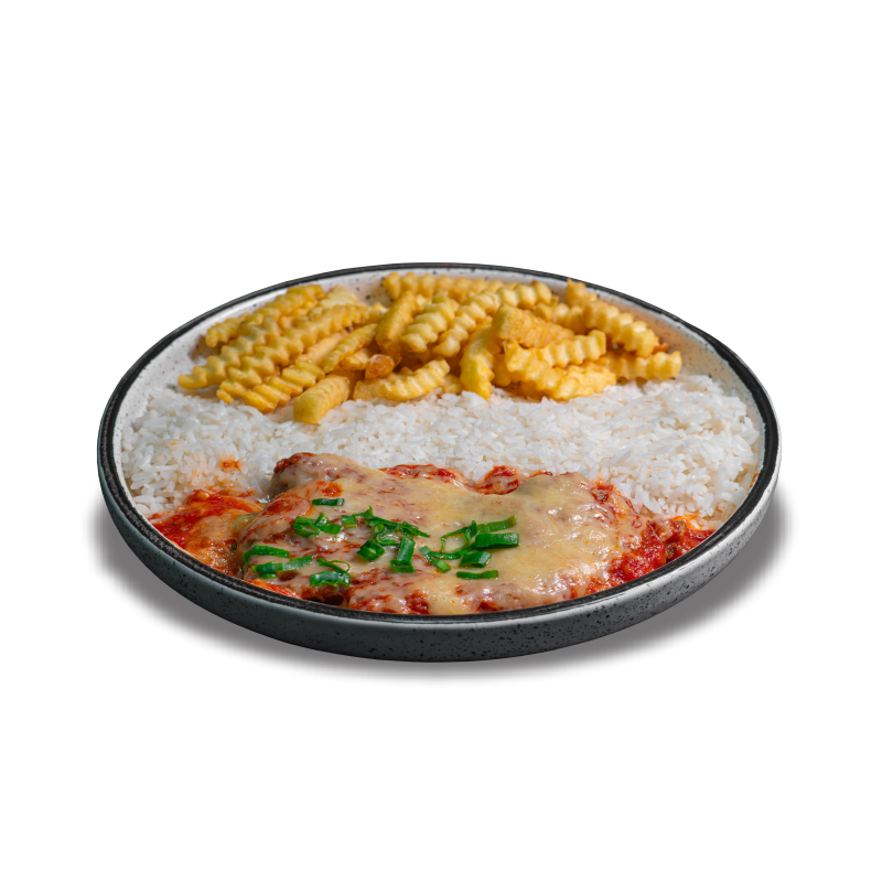 Filé de frango empanado, muçarela, molho de tomate, arroz e Hakuna Batata.