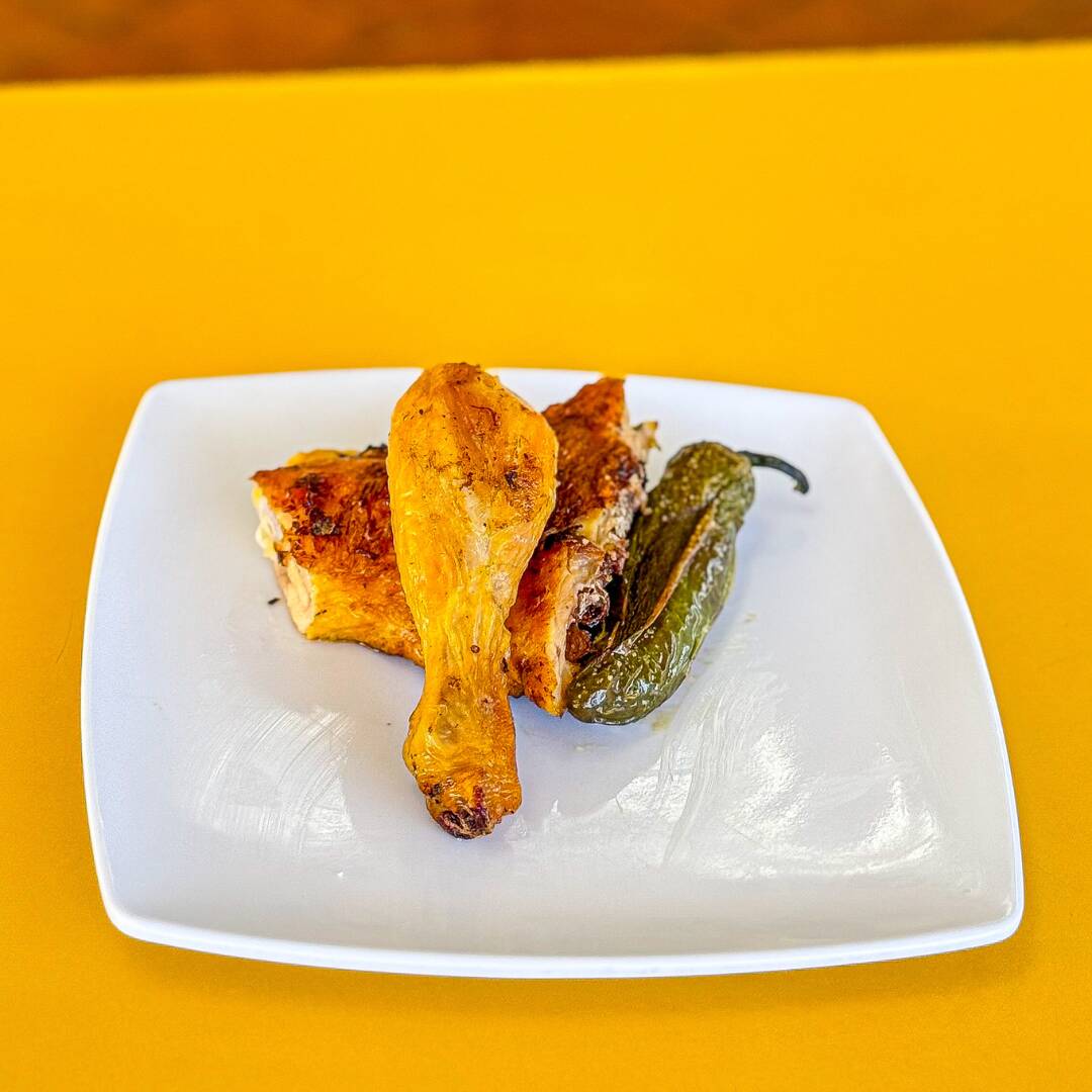 Box Lunch 1/4 Pollo con Papas (Pechuga y Ala)