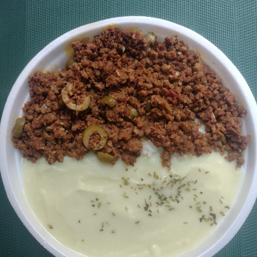 Carne Moída Refogada, Arroz Branco, Feijão e Purê. Marmita Tam P Prato para 1 pessoa aproximadamente 500g