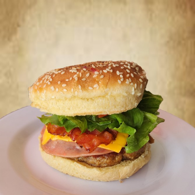 Hamburguesa con Piña y Papas Fritas (Estilo Paja)