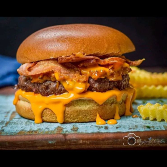 Pão amanteigado queijo calabresa cebola