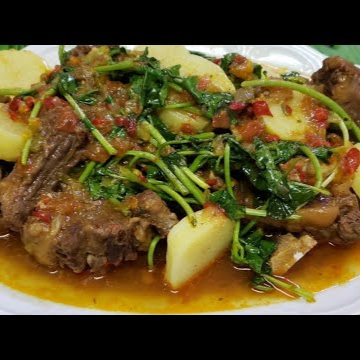 Arroz,feijao,farofa,costela com batata e agrião
