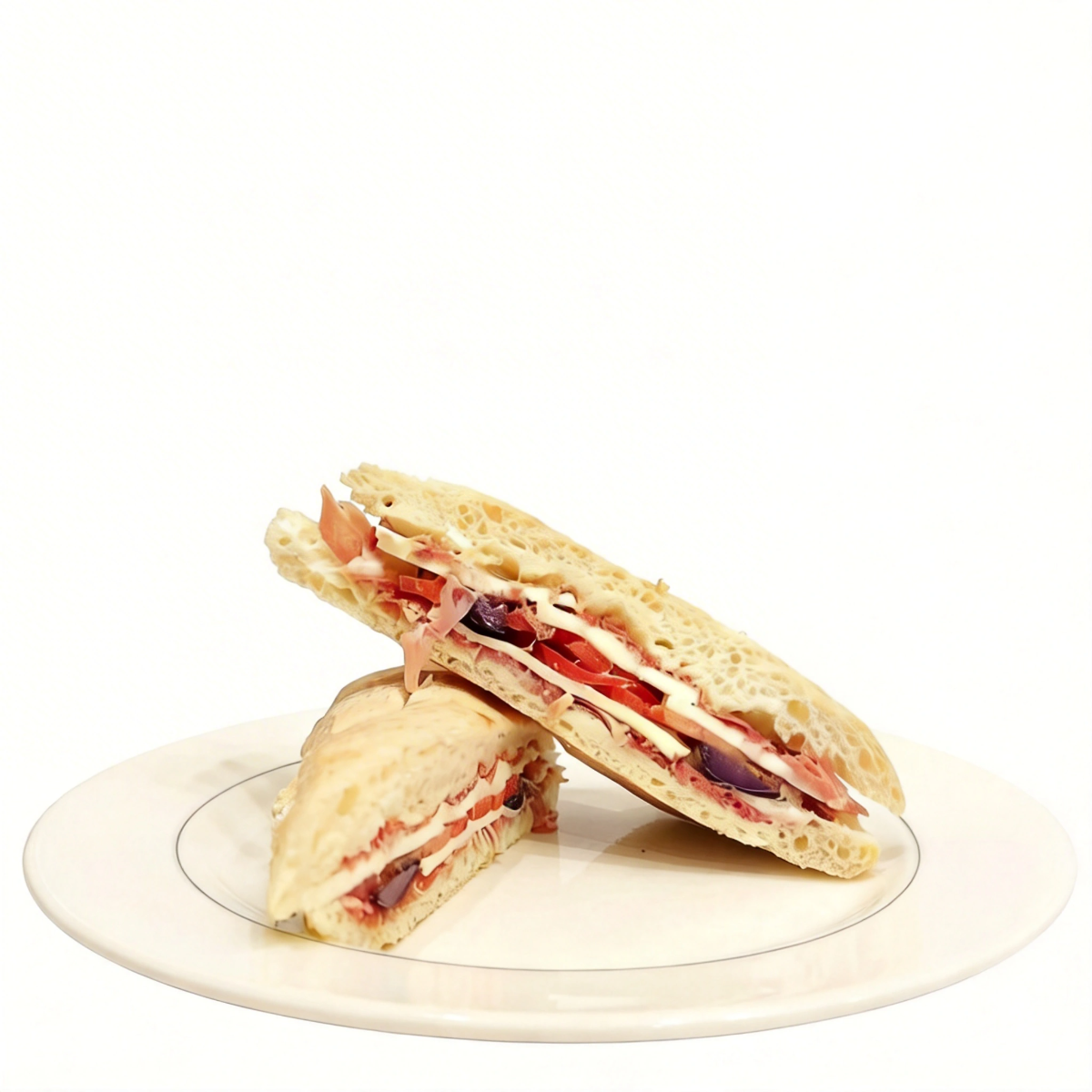 Finas fatias de presunto parma com queijo branco, tomate italiano, azeitonas pretas e toque de orégano. Finalizado com molho tártaro exclusivo, criando uma combinação elegante e cheia de sabor.