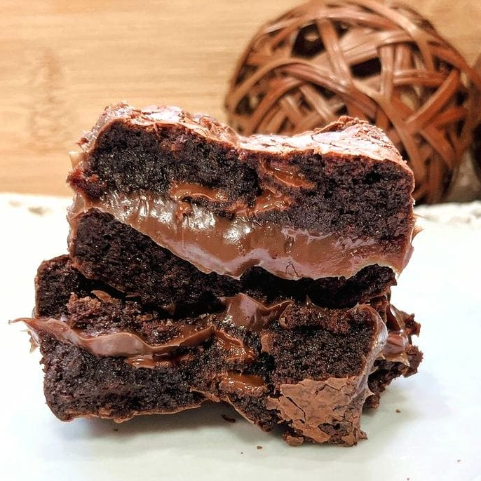 Delicioso e suculento brownie recheado com brigadeiro cremoso (5x5)