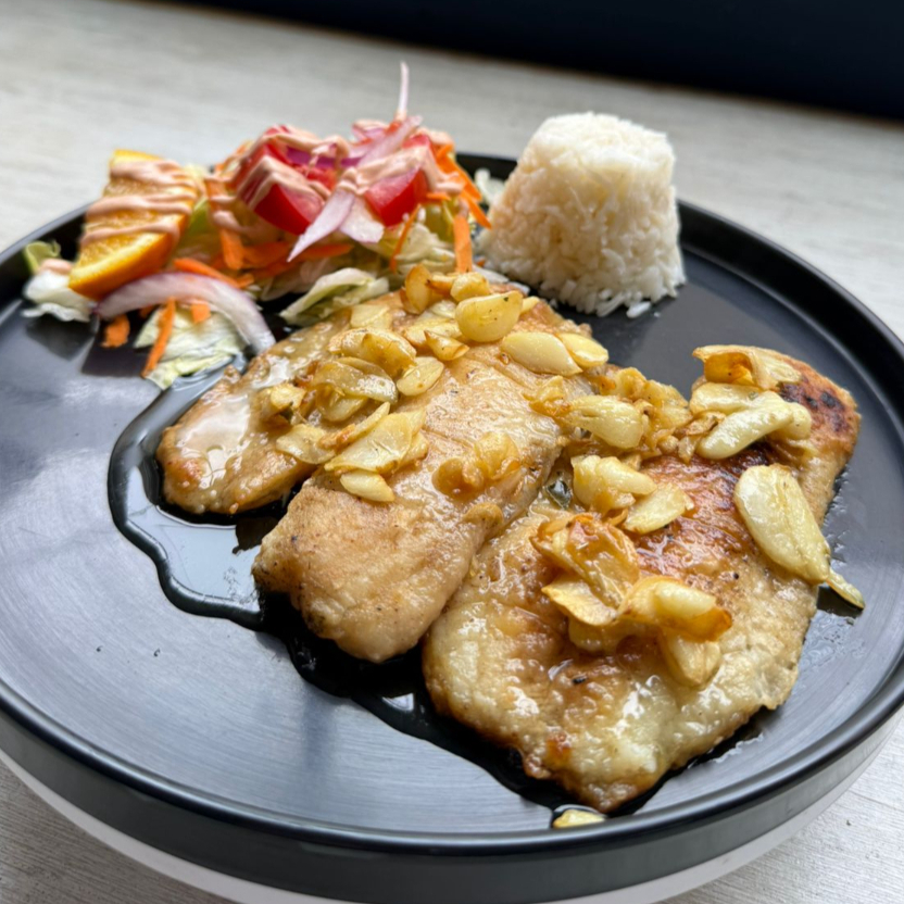 Filete de Pescado al Mojo de Ajo