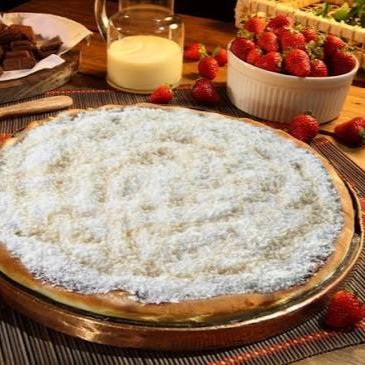 Chocolate, leite condensado e coco ralado.