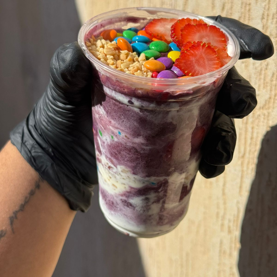 2 Açai 300ml com 3 camadas companhado de 1 fruta e 3 complementos