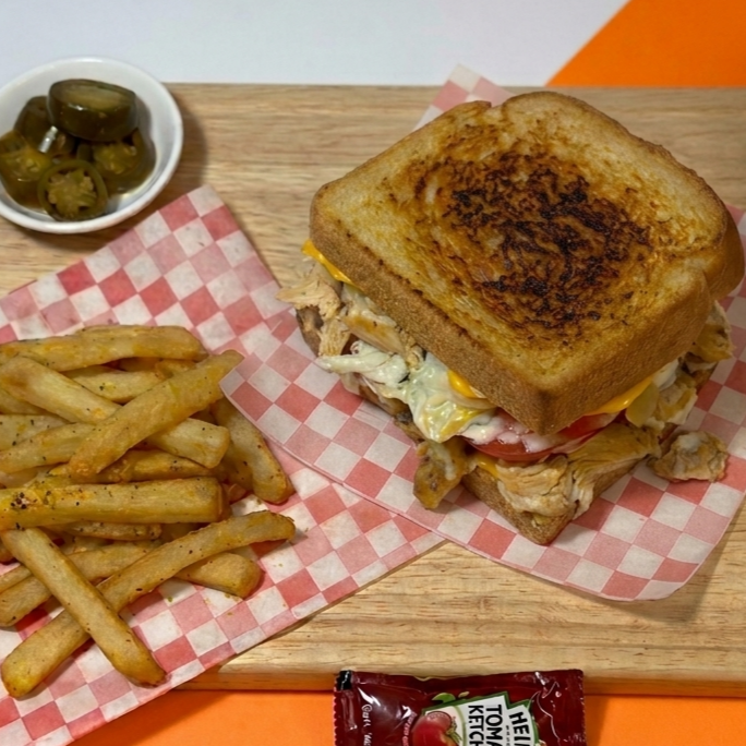 Sándwich de Pollo + Papas Fritas