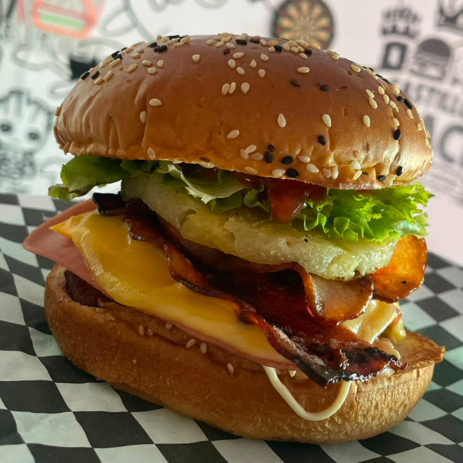 HAMBURGUESA HAWAIANA DE POLLO