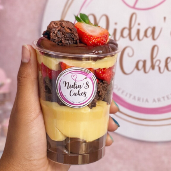 Copo da Felicidade Choco Morango , um copao de delicia com um maravilhoso brigadeiro de chocolate branco Galak , mais brigadeiro de chocolate ao leite , com pedaços suculentos de brownie e Morangos picados. Uma explosão de sabores inigualáveis que prometem encantar o seu paladar. ----------------tags------------------- Copo de felicidade, choco morango, copao , delicia, chocolate, galak, morango, sobremesa, doces, ferrero rocher , ouro branco, brownie, kinder bueno, doce de leite, ninho com morango,ninho com nutella.