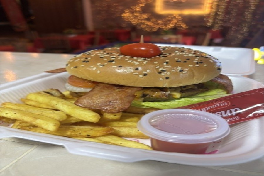 HAMBURGUESA HAWAIANA, JAMON, QUESO, TOCINO Y PIÑA
