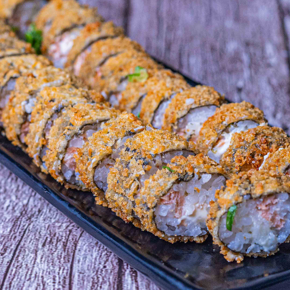 12 Hot holl crocante empanado no panko( salmão, cream cheese e cebolinha)