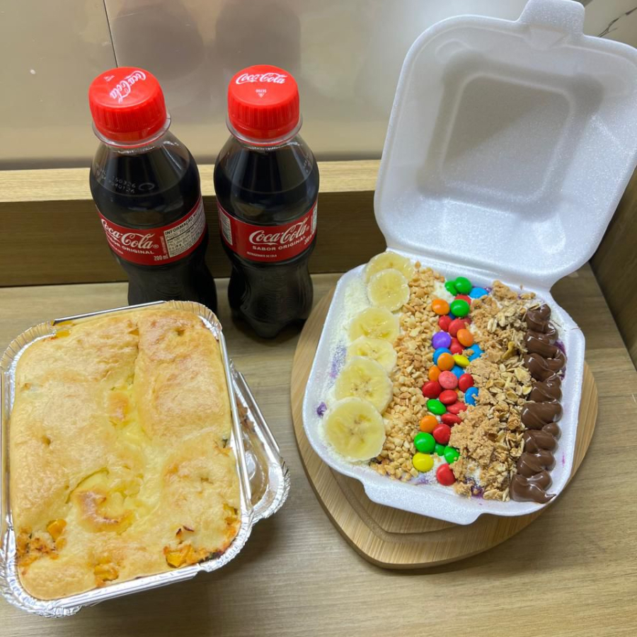 1-torta media de frango cremoso+2 coca 200ml+1 açaí na marmita com muitas delicias por cima