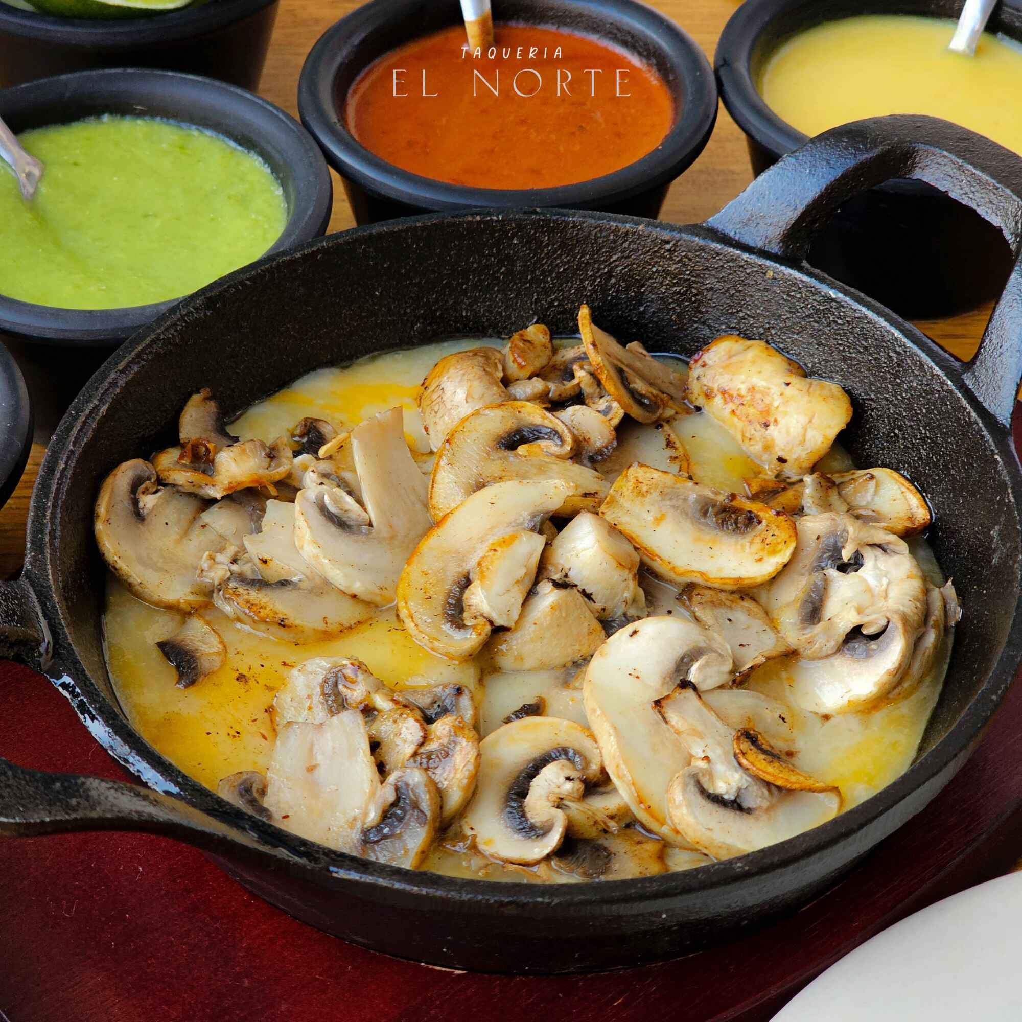 Queso Fundido con Champiñones