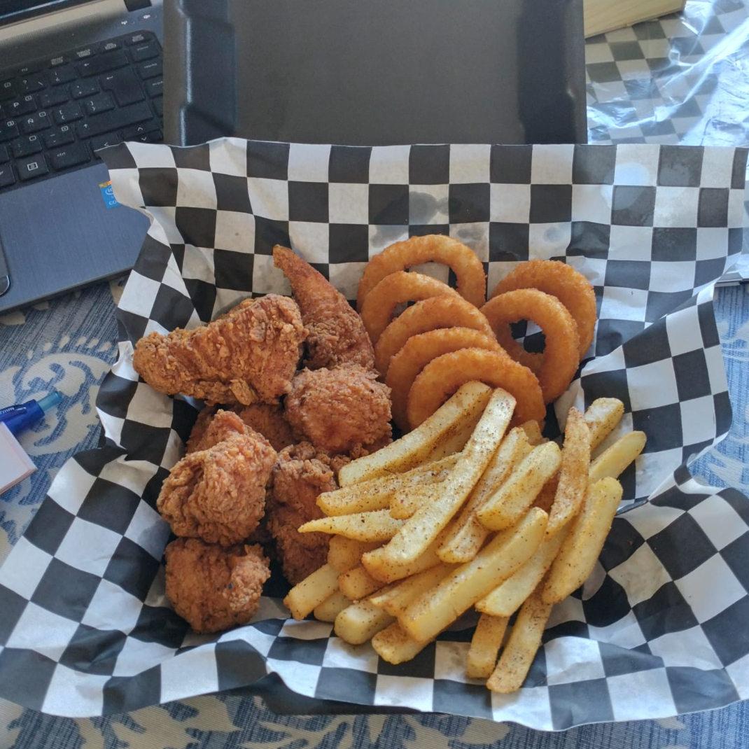boneless 300 gr con aros de cebolla