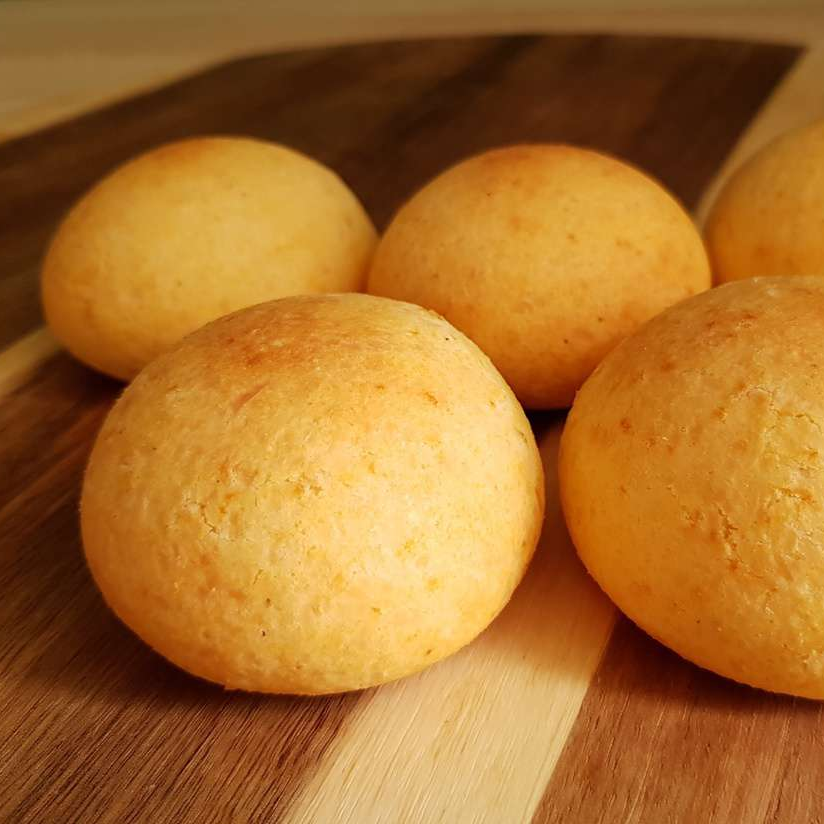 Almojabana Rellena* 2