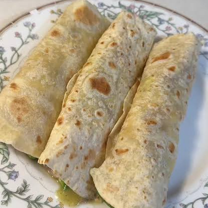 COMBO 1 (3 BURRITOS DE DESHEBRADA ESTILO DURANGO)