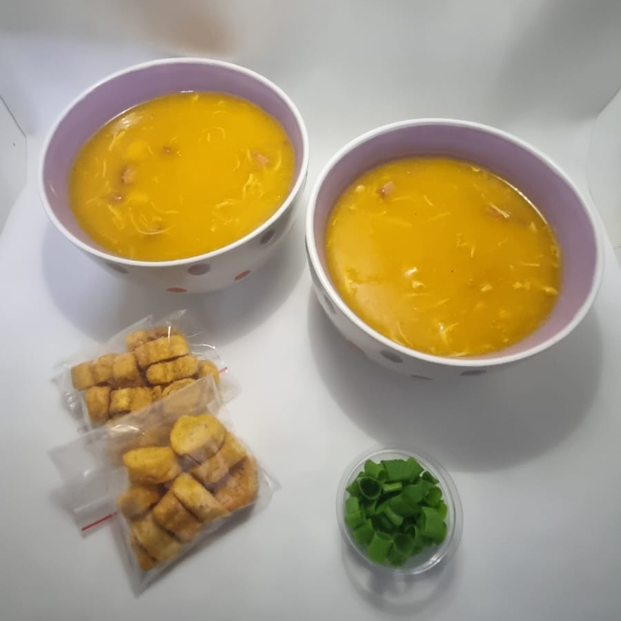 Combo de Caldo cremoso e super nutritivo feito à base de mandioca, batata-salsa (mandioquinha) e cenoura, cozidos lentamente com temperos especiais. Finalizado com uma porção generosa de frango desfiado suculento.