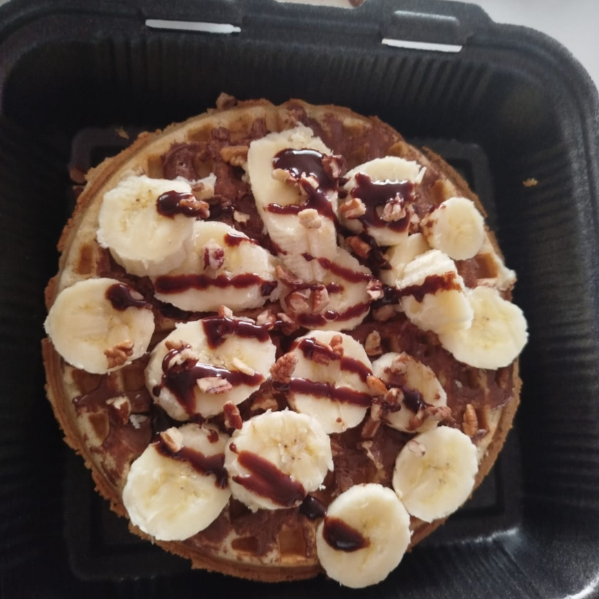 WAFFLE DE PLATANO CON NUTELLA Y NUEZ