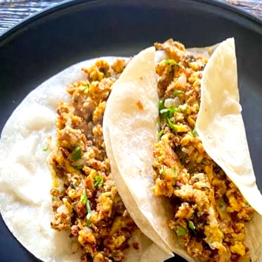 TACO DE HUEVO CON MACHACA