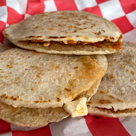 Gordita de Queso con Rajas (Harina)
