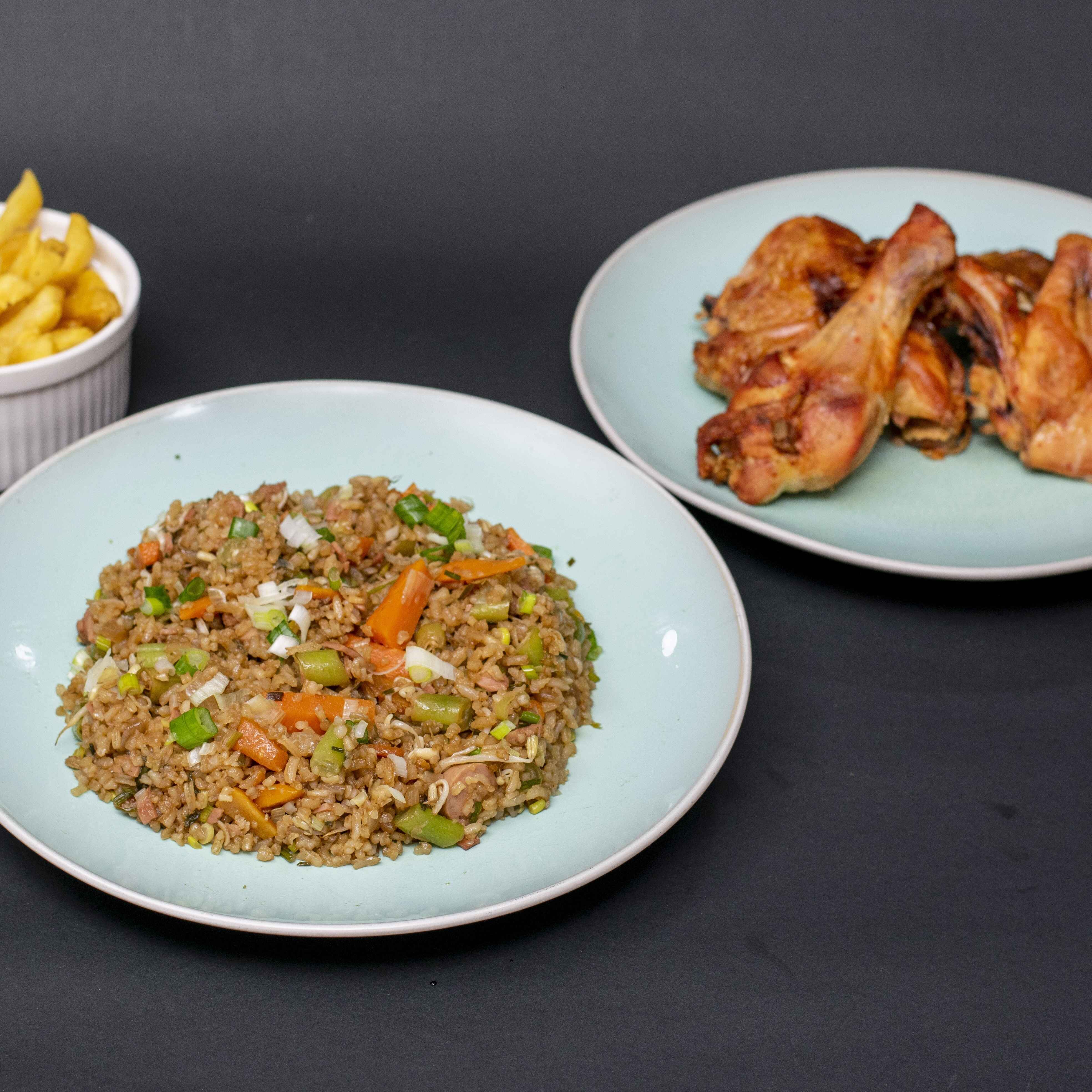 Medio Pollo al Horno y Chow Fan