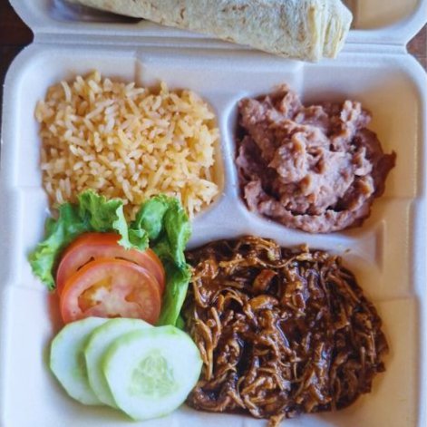 Platillo de Mole con Pollo, Arroz y Frijoles