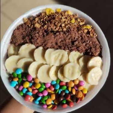 Um delicioso açai premium cremoso ,de dar agua na boca.