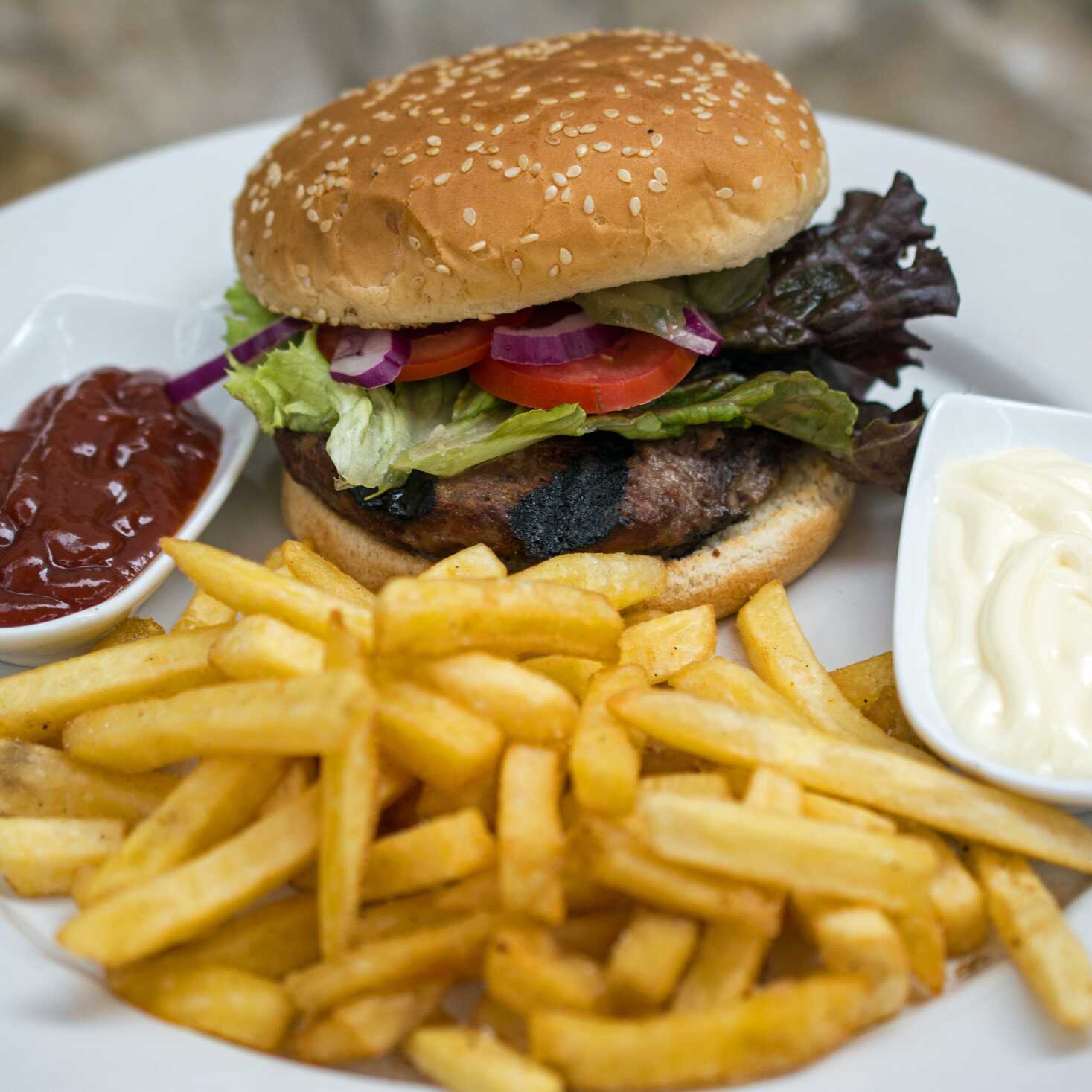 Hamburguesa Mix con Papas a La Francesa