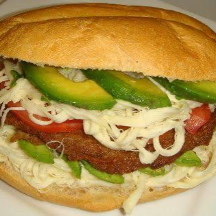Torta milanesa con queso
