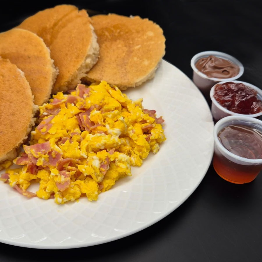 Combo Hot Cakes C/Huevo+ Café + Postre