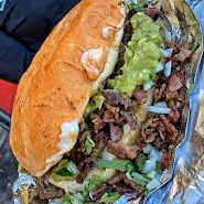 Torta de Carne Asada + papas y Té 500ml.