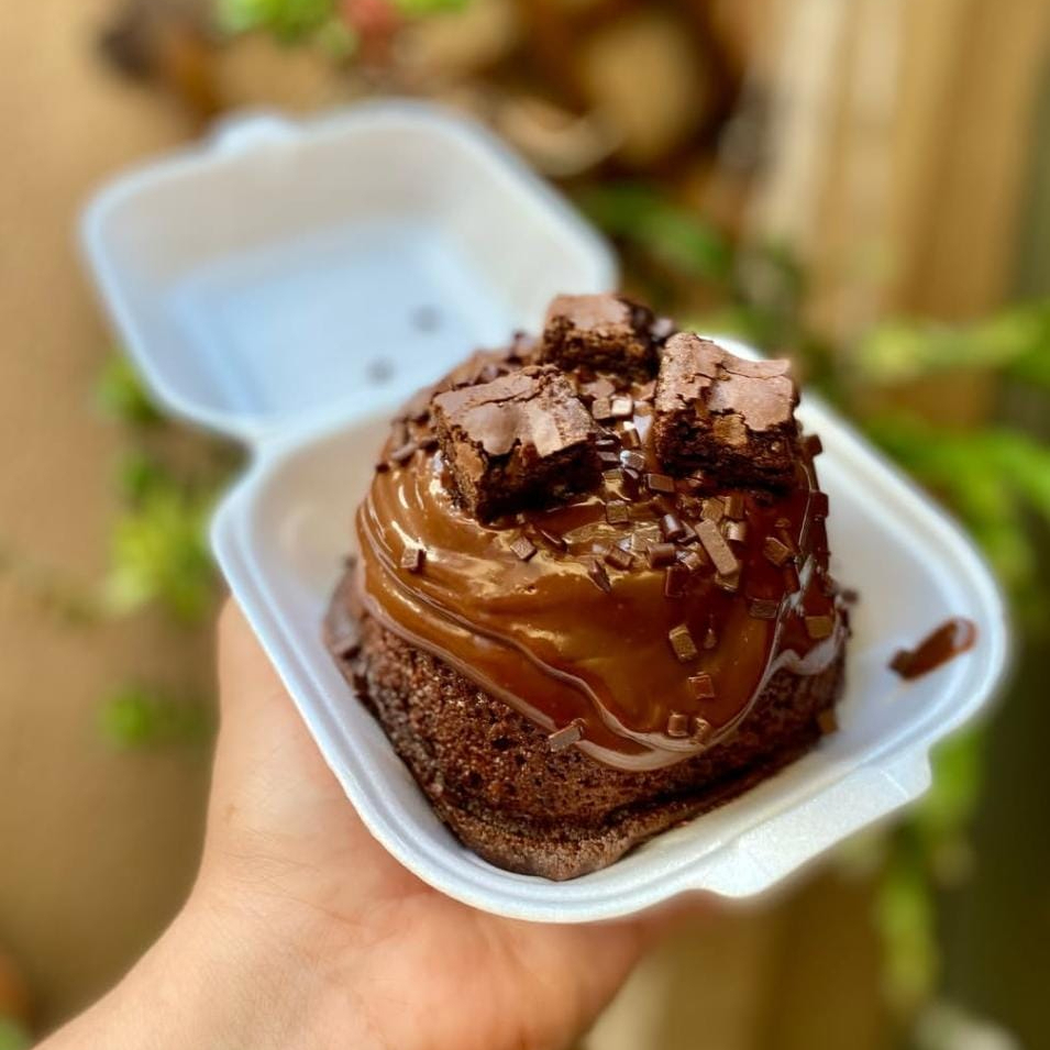 Mini bolo vulcão com brownie