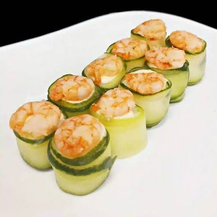 Pepino, arroz, cream cheese e camarão cozido