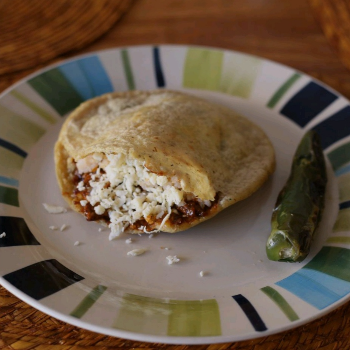 Combo 2 Gorditas Con Queso + 1 Agua de Jamaica