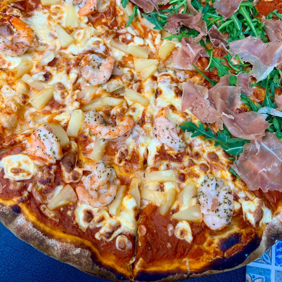 PIZZA DE CAMARÓN CON PIÑA