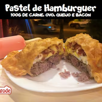 Um delicioso pastelão com massa caseira, 100g de hamburguer de carne artesanal, 1 ovo frito, bacon e queijo mussarela. Uma delícia!!!