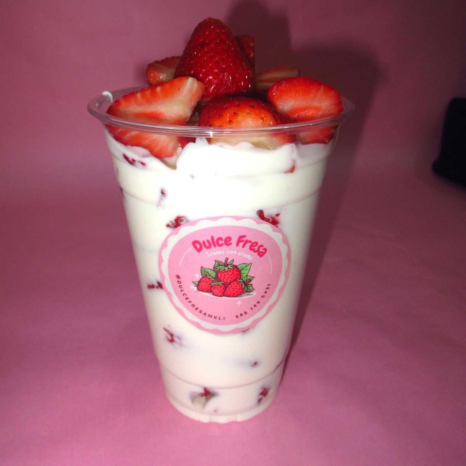 VASO DE FRESAS CON CREMA SENCILLO 12 OZ