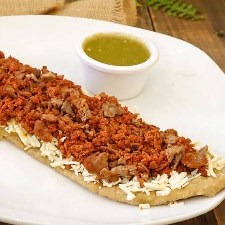Huarache de pastor costra de queso