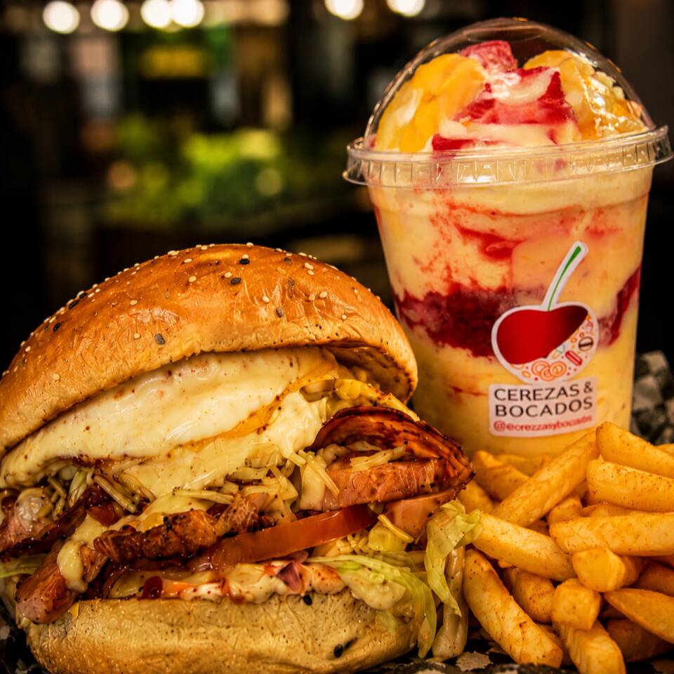 BURGUER DOBLE + MALTEADA DE FRUTA