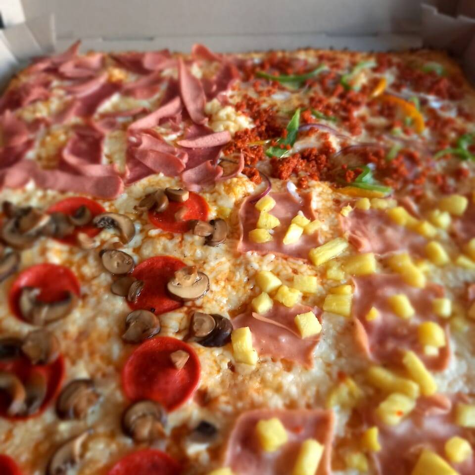 PIZZA 45X45 CUADRADA ARCOIRIS 4 SABORES DIFERENTES