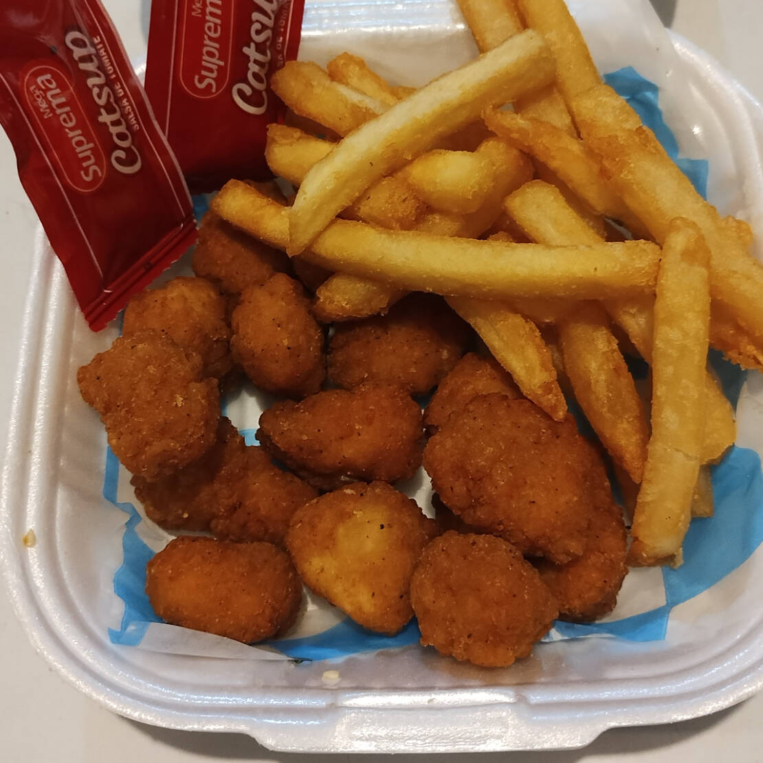 Palomitas de pollo+ jugo+ sorpresa