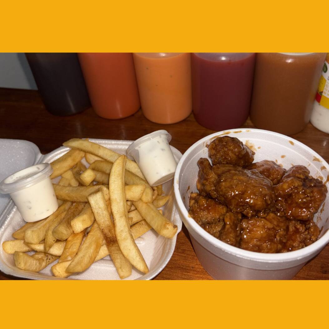 MEDIO LITRO DE BONELESS + PAPAS