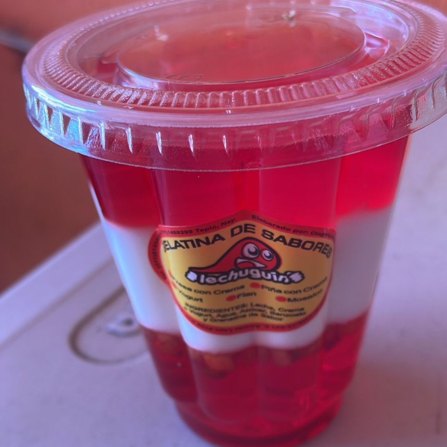 Gelatina de Fresa con Manzana Picada