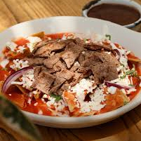 Cecina con Chilaquiles Rojos