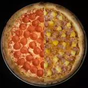 Combo Pizza Mitad Pepperoni Mitad Hawaiana y Papas