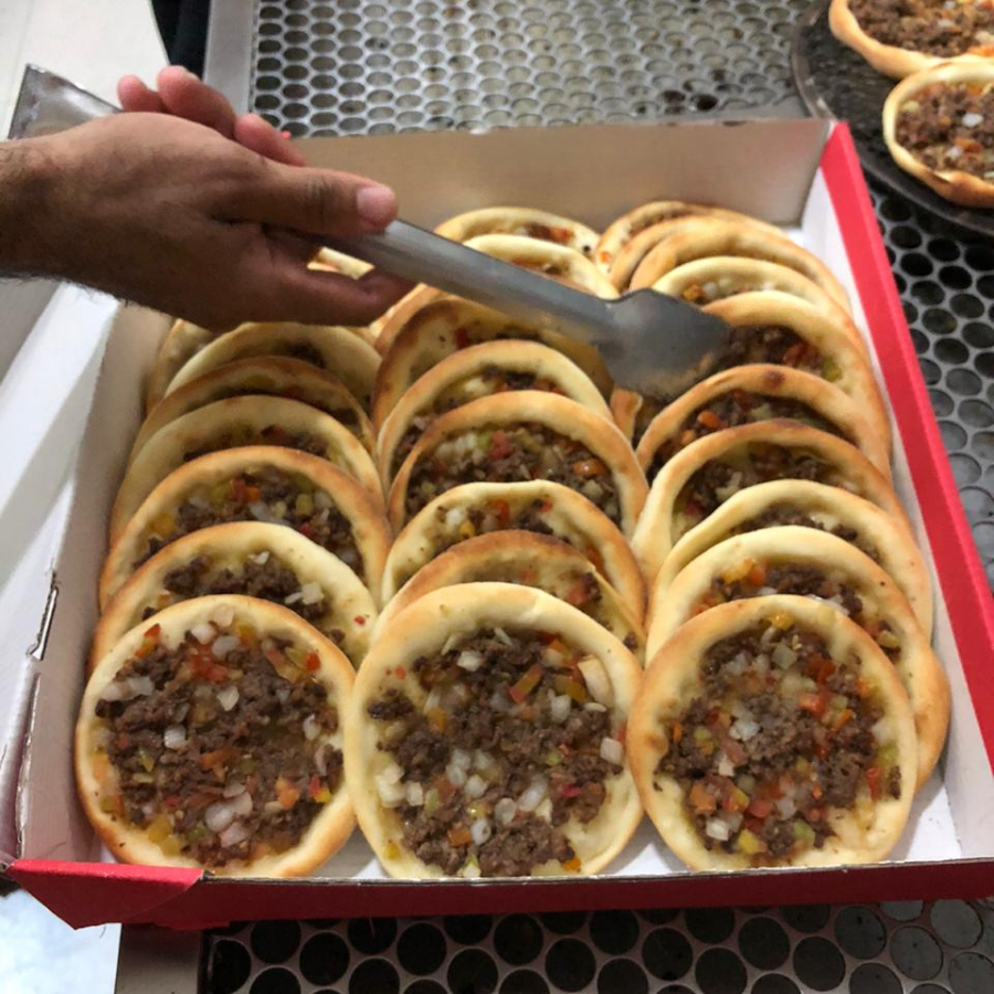 8 ESFIHAS DE CARNE + 7 ESFIHAS DE QUEIJO + 1 REFRI DE 2l DISPONIVEL