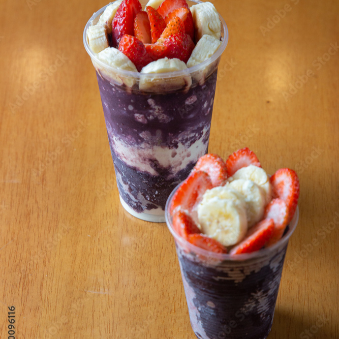 Dois açais super cremosos com varios adicionais.